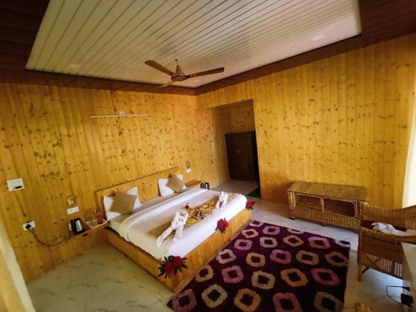 The Village Retreat Resort , Guptkashi Gupta Kāshi Zewnętrze zdjęcie