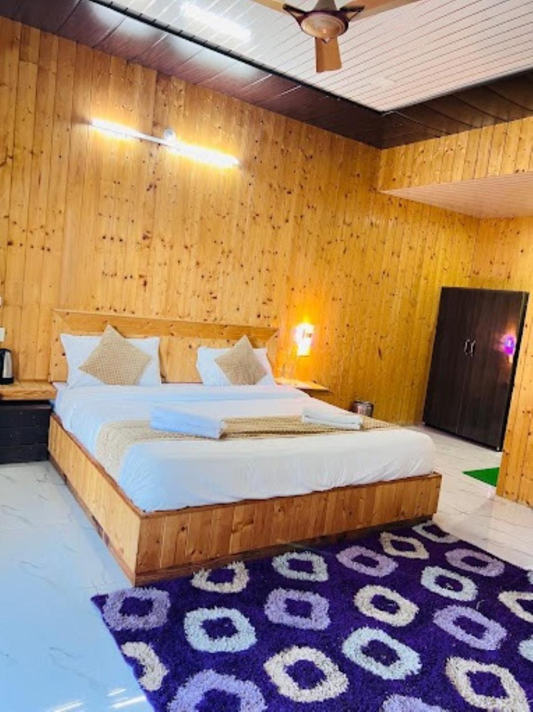 The Village Retreat Resort , Guptkashi Gupta Kāshi Zewnętrze zdjęcie